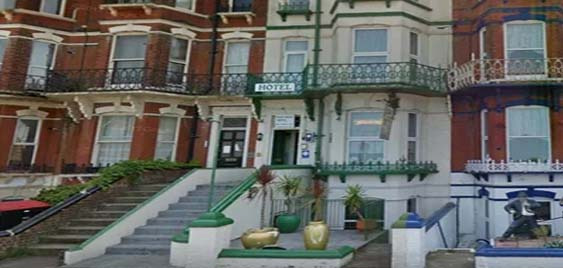 هتلی با الهام گیری از اندی وارهول و گروه بیتلز در ساحل انگلیسی افتتاح خواهد شد